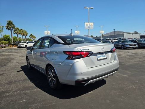 Used 2025 Nissan Versa SV FWD image 11