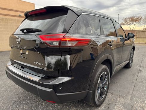 Used 2024 Nissan Rogue SV w/ SV Premium Package image 9