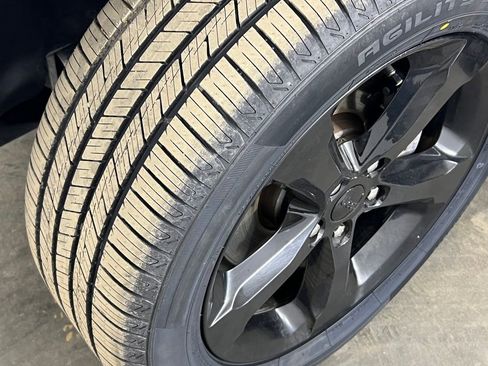 Used 2023 Jeep Grand Cherokee L Laredo image 43