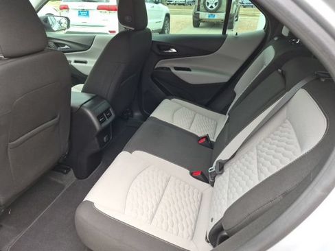 Used 2018 Chevrolet Equinox LS FWD image 32