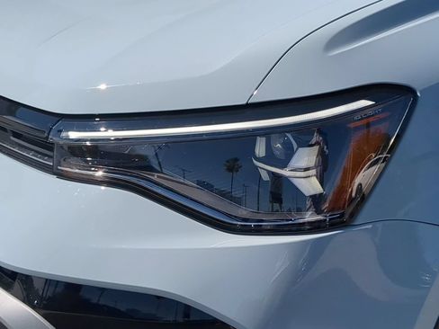 New 2026 Volkswagen Taos SE FWD image 7