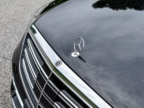 Used 2019 Mercedes-Benz S 560 Sedan image 3