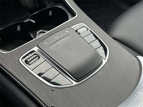 Used 2022 Mercedes-Benz GLC 300 4MATIC image 32