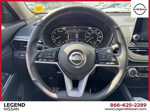 Used 2025 Nissan Altima 2.5 SR FWD image 16