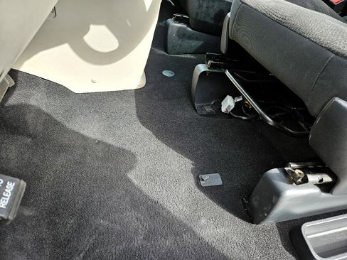 Used 2019 Dodge Grand Caravan SE w/ UConnect Hands-Free Group image 15