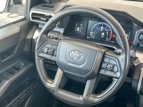 Used 2025 Toyota Tacoma SR5 AWD/4WD image 15