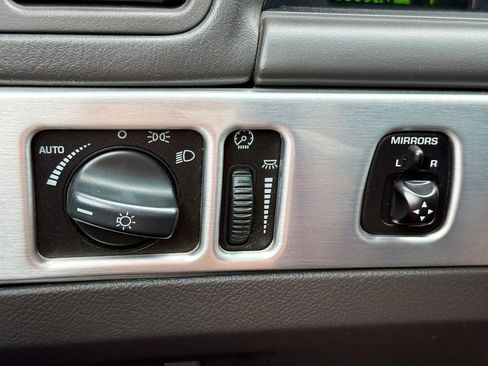 Used 2002 Ford Thunderbird RWD image 25