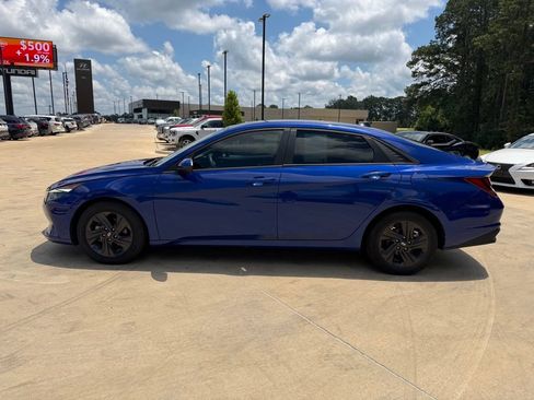 Used 2021 Hyundai Elantra SEL w/ Convenience Package FWD image 2
