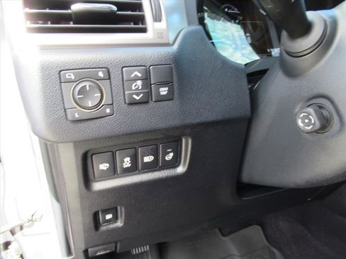 Used 2022 Lexus GX 460 Premium w/ Premium Package image 18