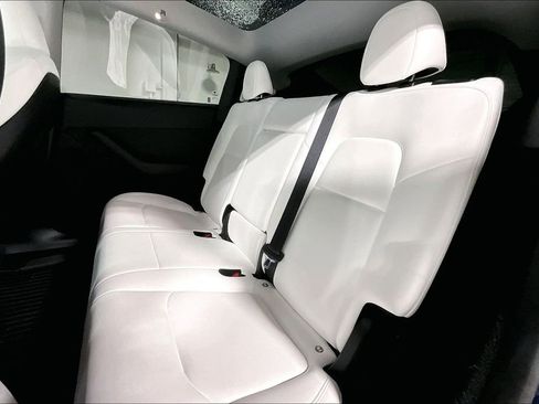 Used 2024 Tesla Model Y Long Range image 32