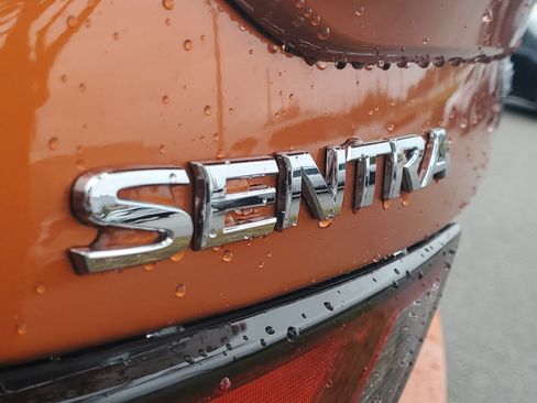 Used 2025 Nissan Sentra SR image 11