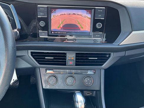 Used 2019 Volkswagen Jetta image 15