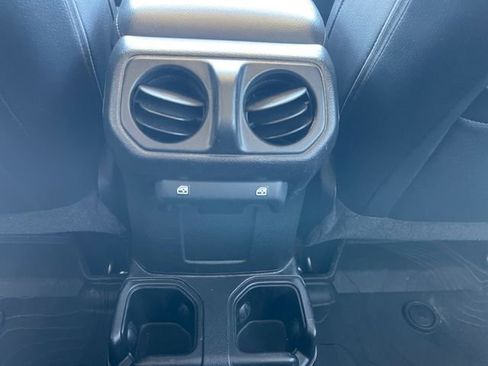 Used 2019 Jeep Wrangler Unlimited Sport S AWD/4WD image 18