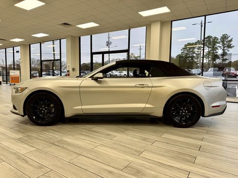 Used 2016 Ford Mustang Premium image 4