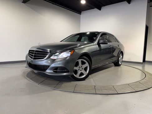 Used 2016 Mercedes-Benz E 350 4MATIC Sedan image 2