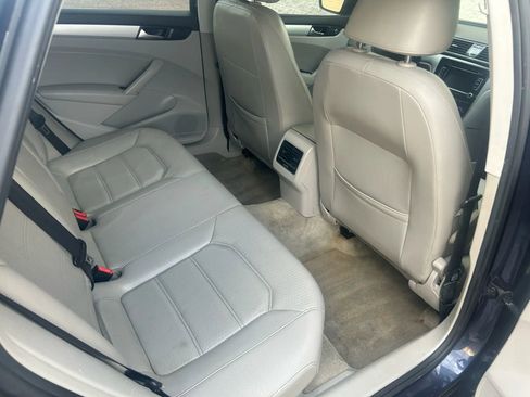 Used 2013 Volkswagen Passat TDI SE FWD image 17