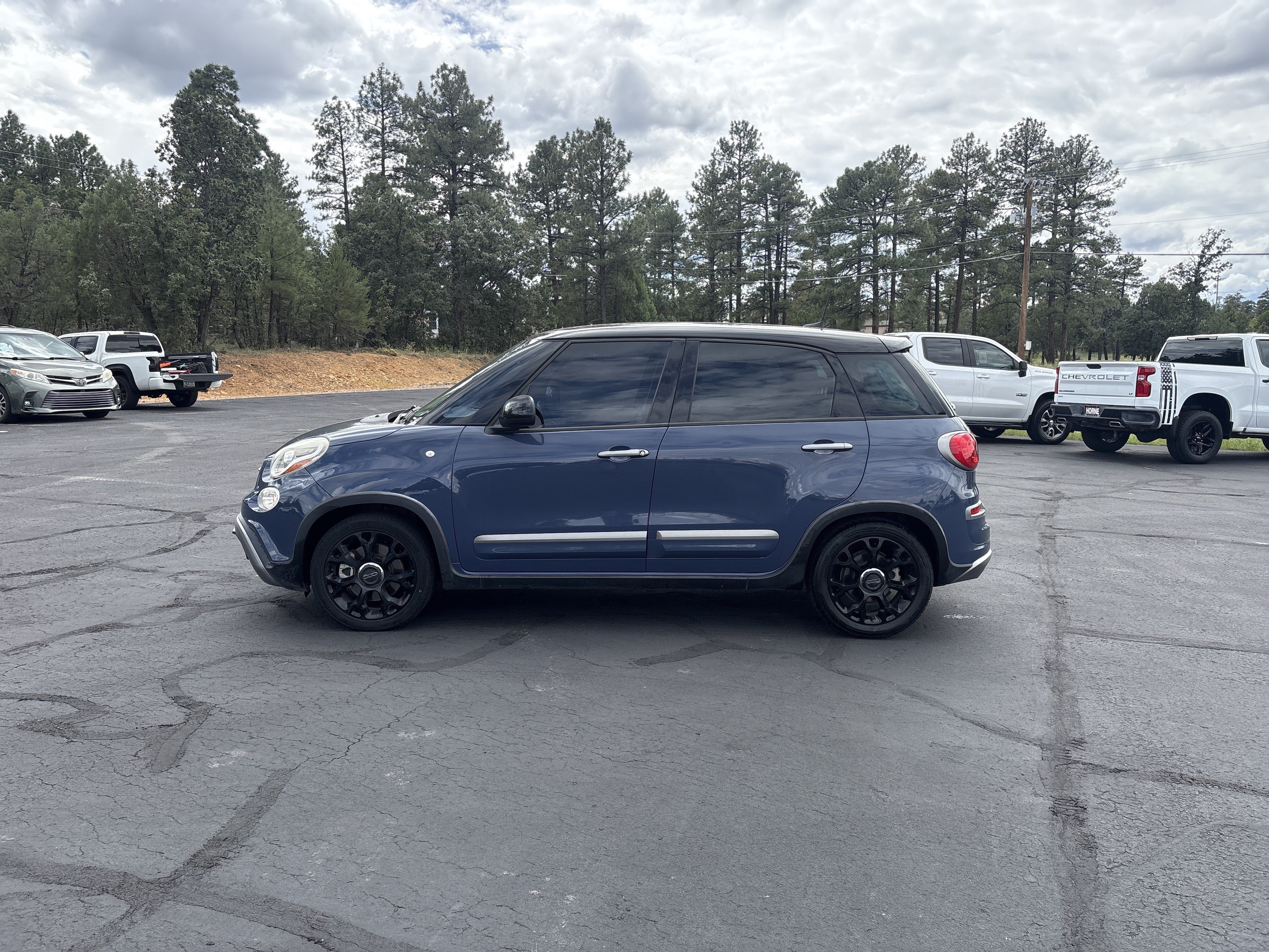 Used 2018 FIAT 500L Trekking w/ Urbana Appearance Package FWD image 7