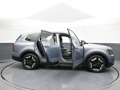 Certified 2023 Kia Telluride S image 42