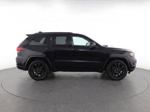 Used 2017 Jeep Grand Cherokee Altitude image 8