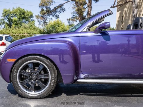 Used 2004 Chevrolet SSR w/ Preferred Equipment Group RWD image 4