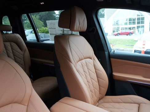 Used 2027 BMW X7 xDrive40i AWD/4WD image 31