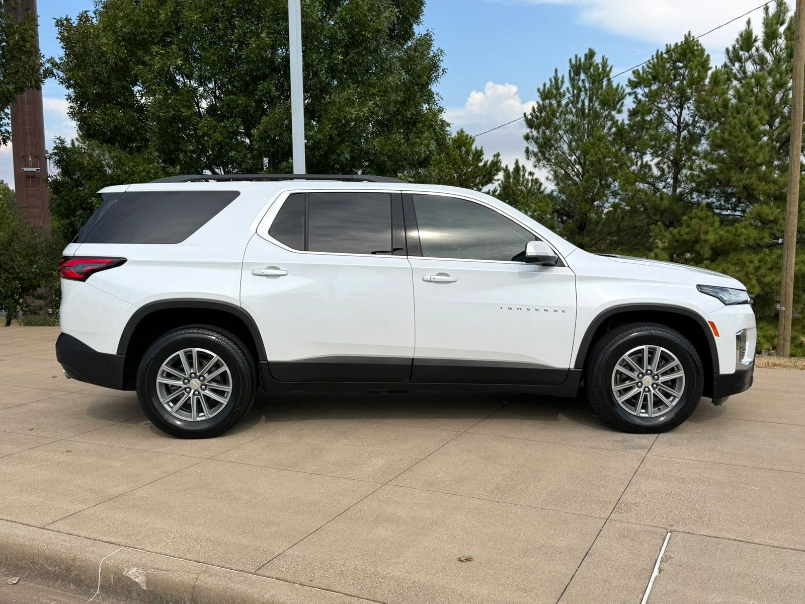 Used 2023 Chevrolet Traverse LT FWD image 7