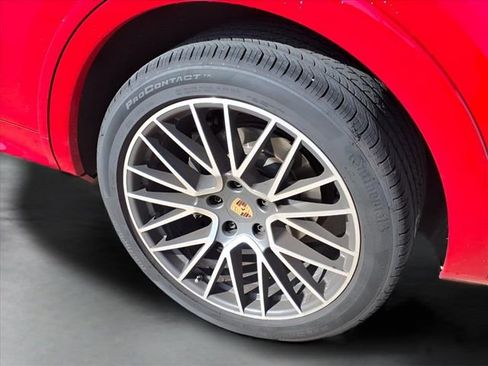 Used 2023 Porsche Cayenne Platinum Edition image 26