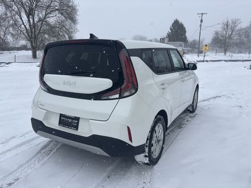 Used 2024 Kia Soul LX w/ Option Group 015 image 3
