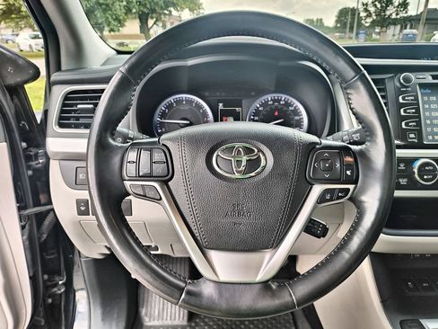 Used 2019 Toyota Highlander Limited Platinum AWD/4WD image 14