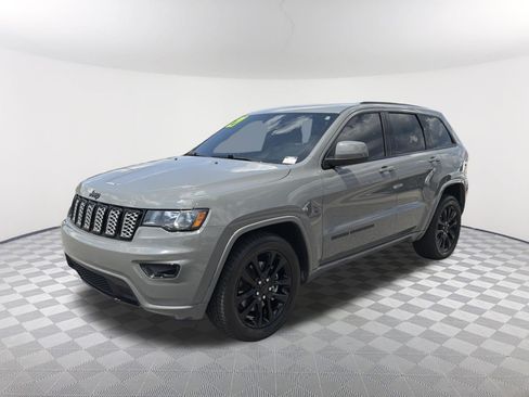 Used 2021 Jeep Grand Cherokee Laredo X RWD image 3
