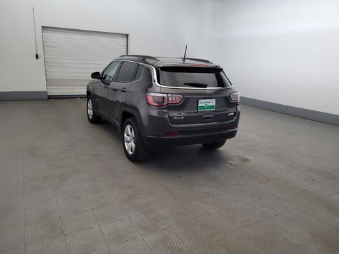 Used 2018 Jeep Compass Latitude w/ Cold Weather Group AWD/4WD image 5