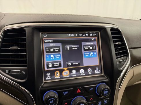 Used 2017 Jeep Grand Cherokee Overland w/ Jeep Active Safety Group AWD/4WD image 23