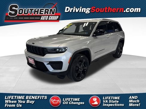 Used 2025 Jeep Grand Cherokee Altitude AWD/4WD image 1
