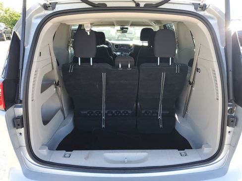 Used 2023 Chrysler Voyager LX FWD image 9
