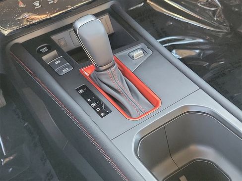 New 2026 Nissan Kicks SR image 10