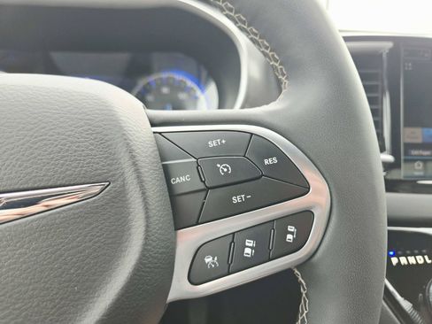Used 2026 Chrysler Pacifica Select FWD image 24