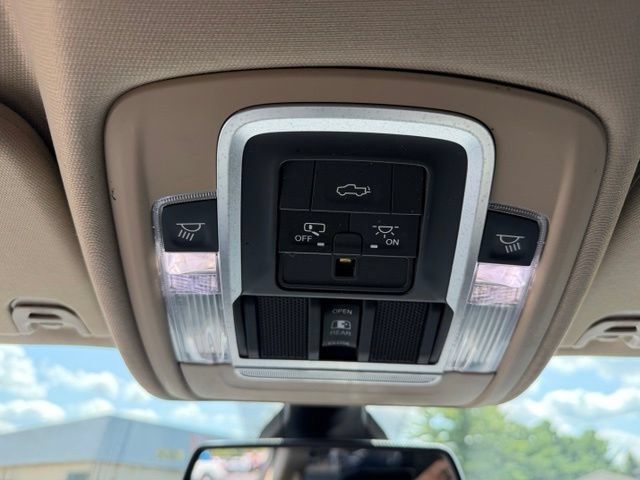 Used 2019 RAM 1500 Laramie AWD/4WD image 30