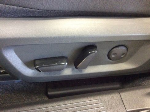 Used 2023 Nissan Rogue SL w/ SL Premium Package image 16