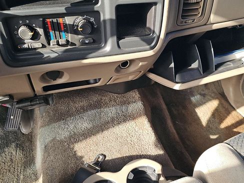Used 2003 Chevrolet Avalanche 4x4 image 10