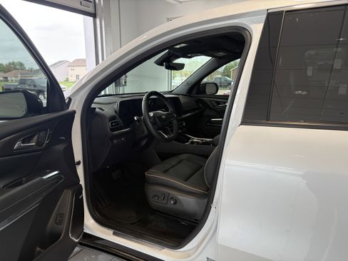 Used 2025 Chevrolet Traverse High Country w/ LPO, Floor Liner Package image 10