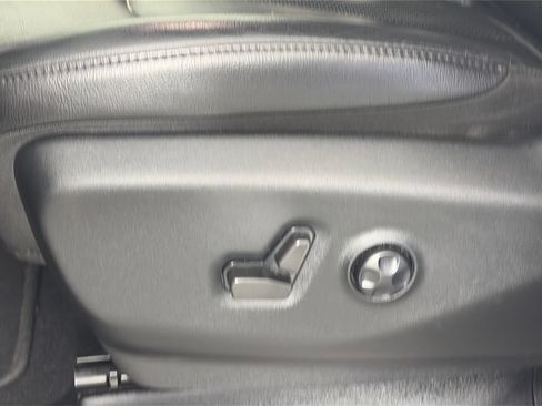 Used 2022 Chrysler Pacifica Touring-L FWD image 25