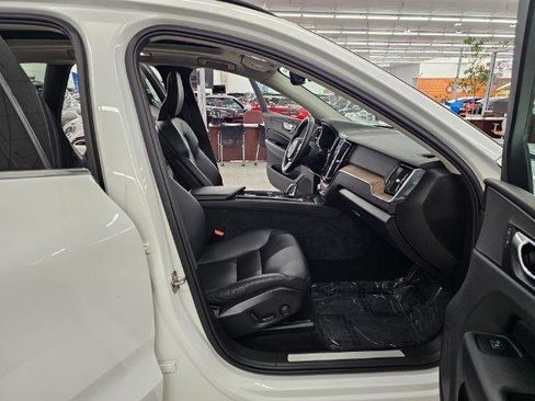 Used 2022 Volvo XC60 B5 Momentum w/ Climate Package AWD/4WD image 29