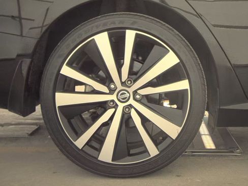 Used 2020 Nissan Altima 2.0 Platinum image 11