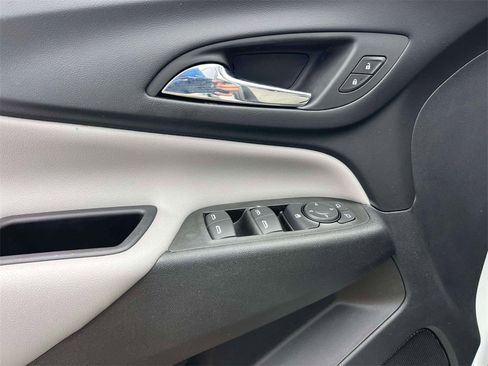 Used 2022 Chevrolet Equinox LS w/ LS Convenience Package image 16