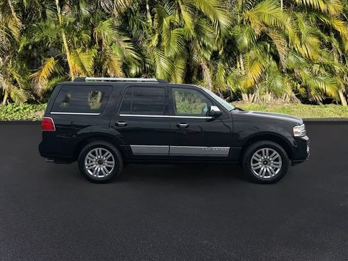 Used 2014 Lincoln Navigator 4WD image 3