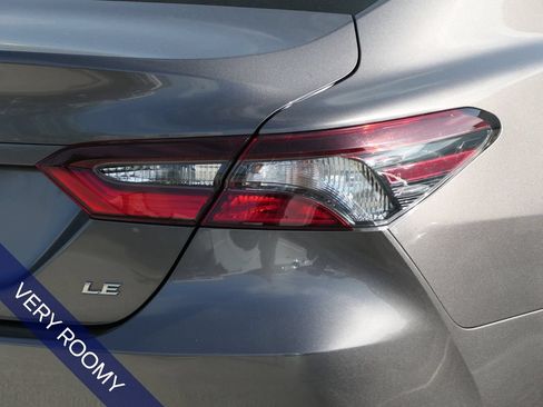 Used 2022 Toyota Camry LE w/ Carpet Mat Package (TMS) FWD image 5