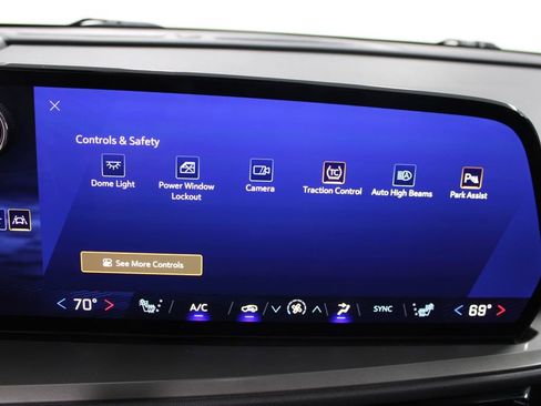 Used 2024 Chevrolet Traverse LT image 50