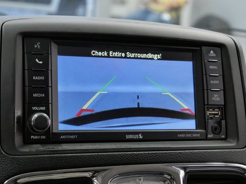 Used 2014 Chrysler Town & Country Touring FWD image 27