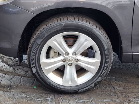 Used 2010 Toyota Highlander Limited AWD/4WD image 13