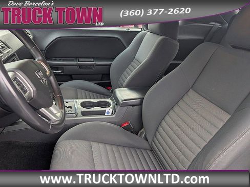 Used 2013 Dodge Challenger SXT image 11